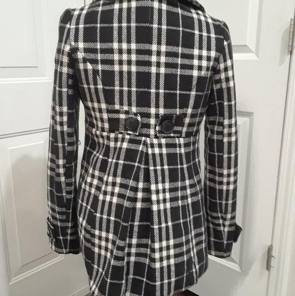 💕HP💕Black and white plaid coat - Picture 7 of 10